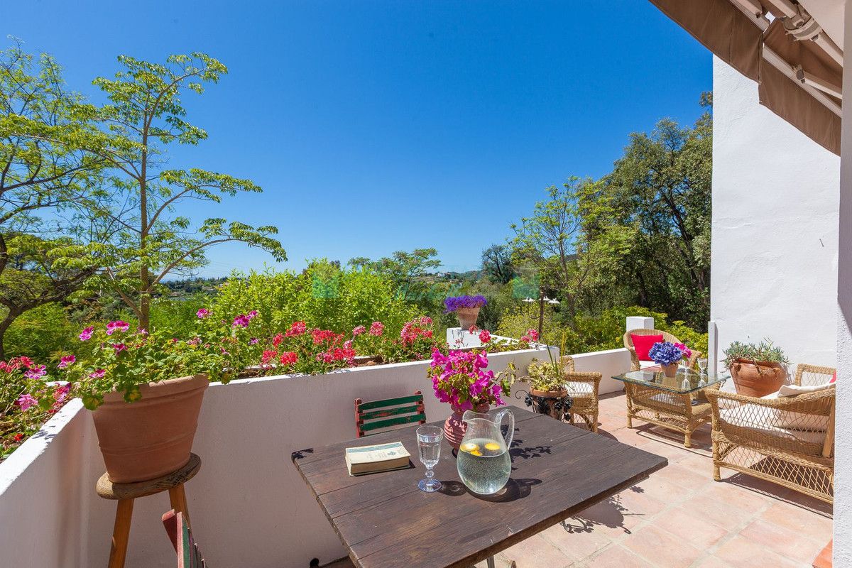 Villa for sale in Estepona