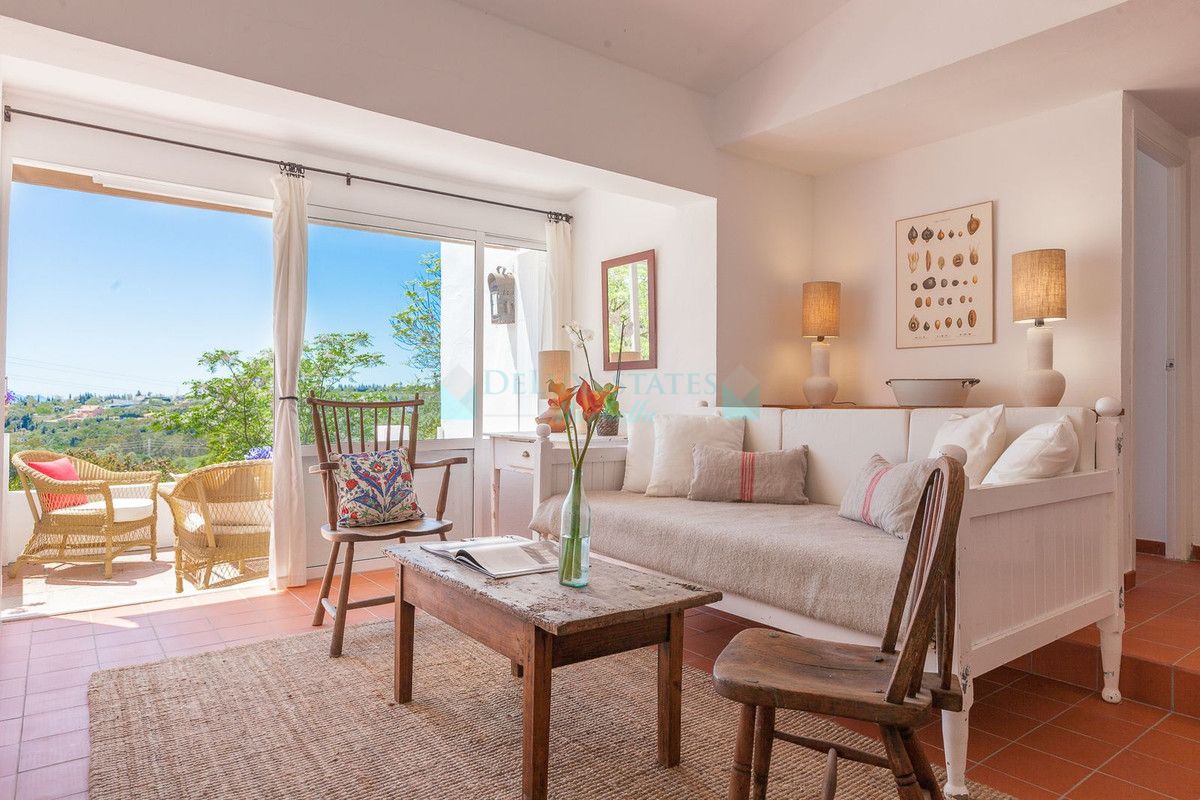 Villa for sale in Estepona
