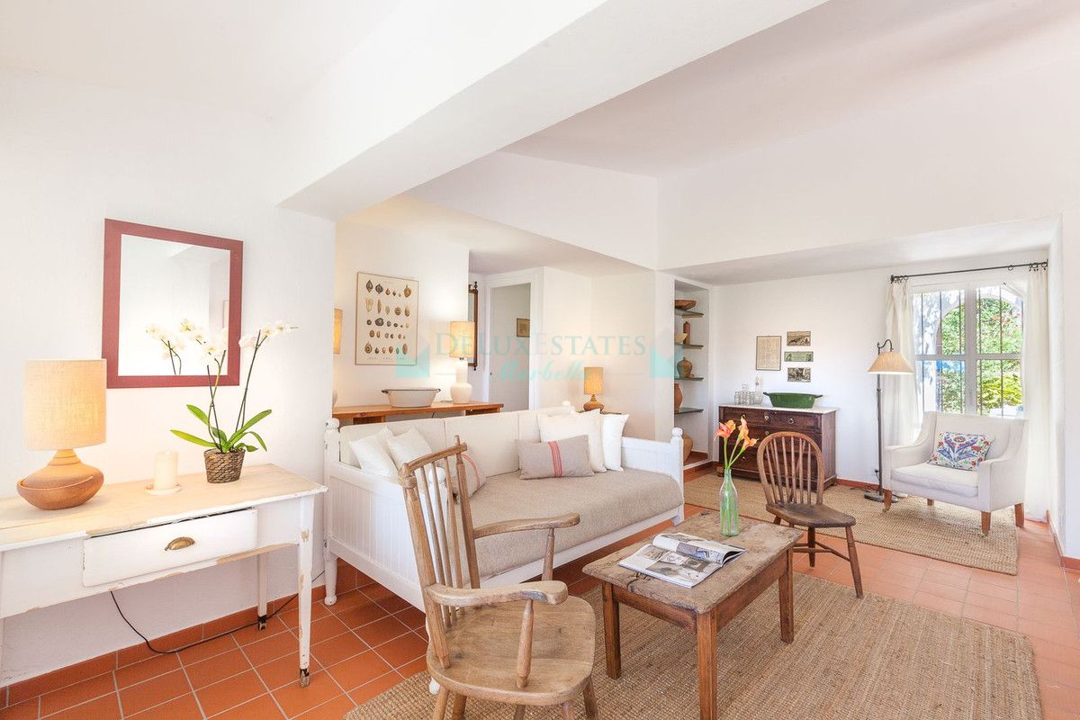 Villa for sale in Estepona