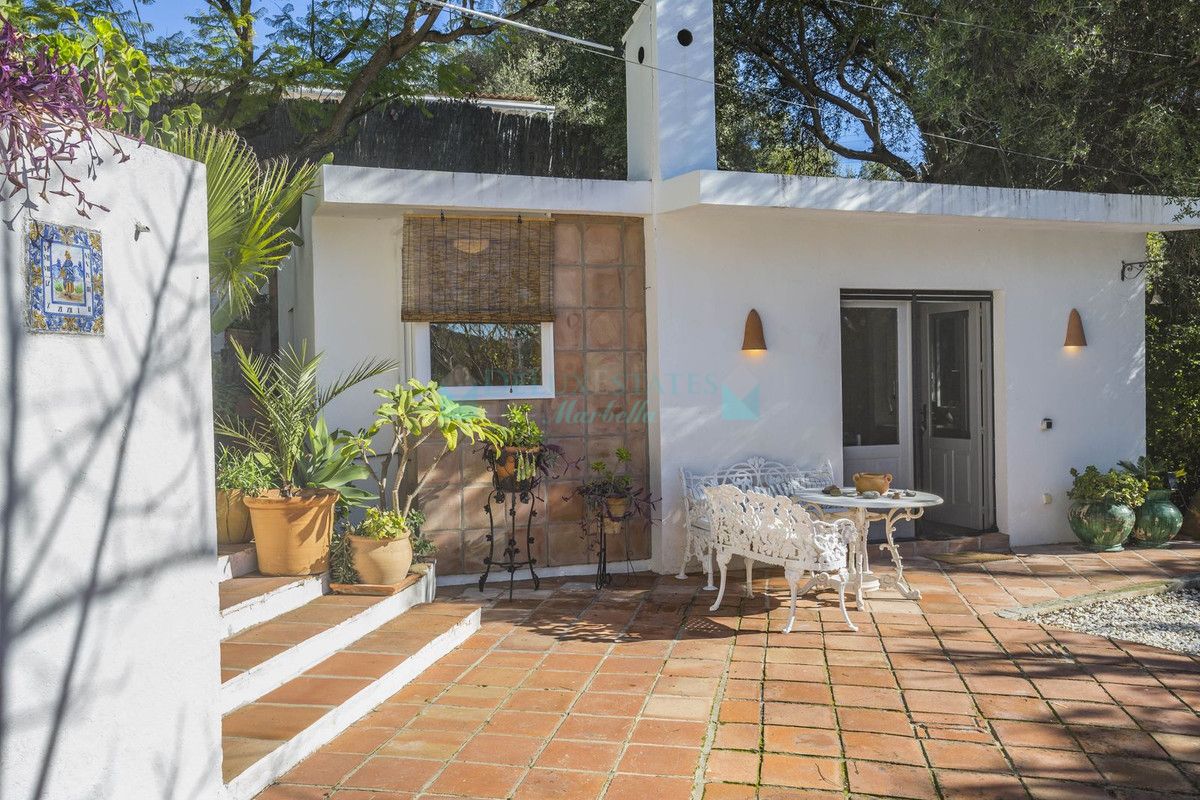 Villa for sale in Estepona