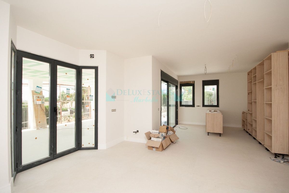 Villa en venta en Elviria, Marbella Este
