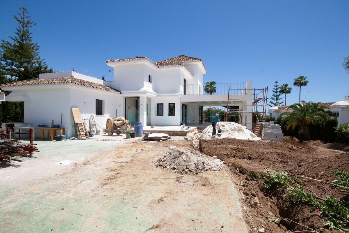 Villa en venta en Elviria, Marbella Este