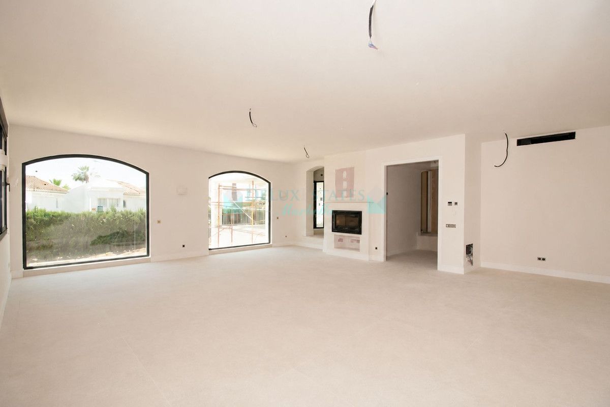Villa en venta en Elviria, Marbella Este