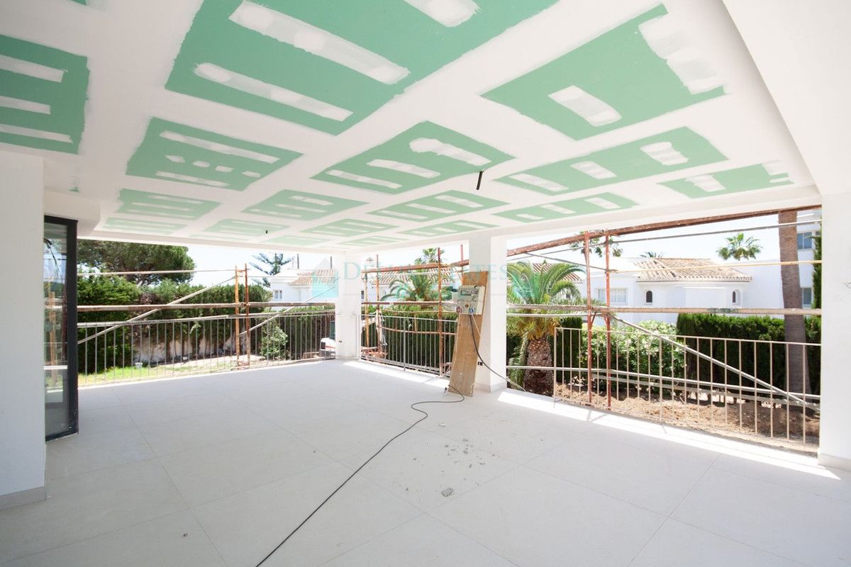 Villa en venta en Elviria, Marbella Este