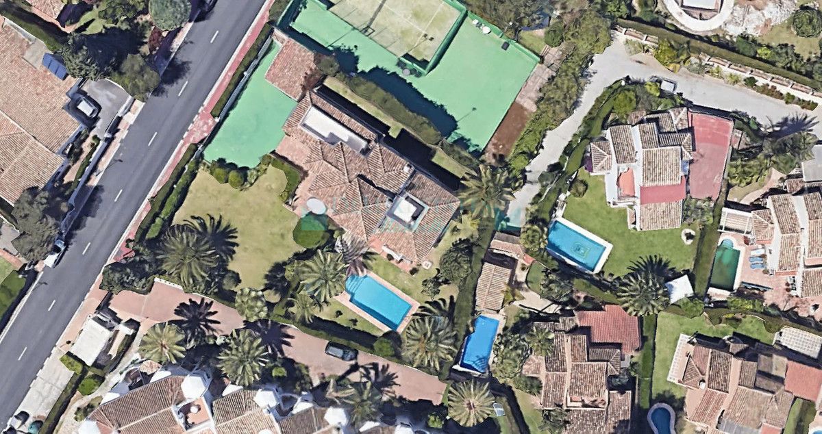 Villa en venta en Elviria, Marbella Este