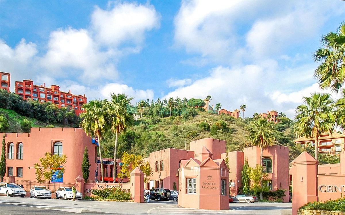 Apartamento en venta en Monte Halcones, Benahavis