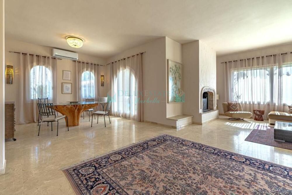 Villa for rent in Estepona