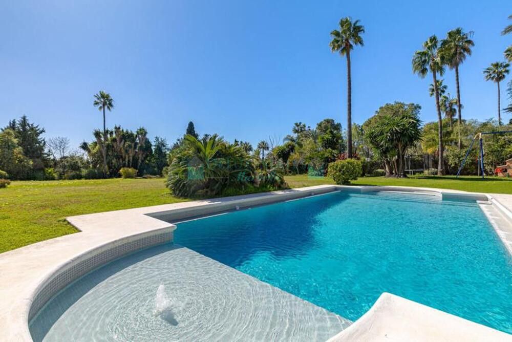 Villa for rent in Estepona