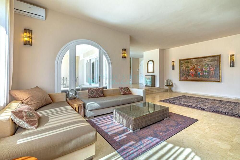 Villa for rent in Estepona