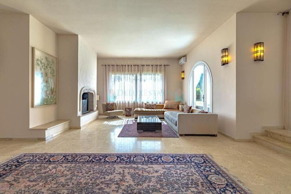Villa for rent in Estepona