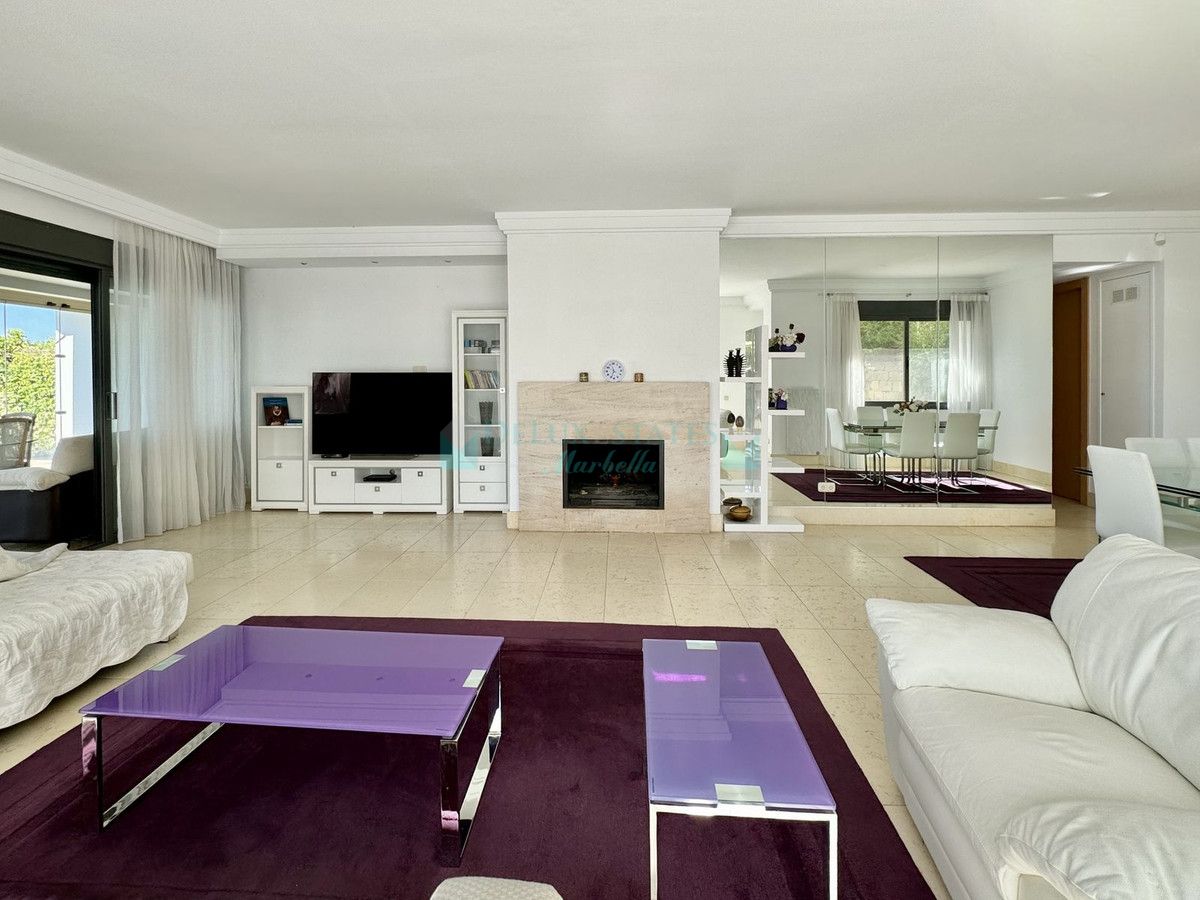 Ground Floor Apartment for sale in Los Altos de los Monteros, Marbella East