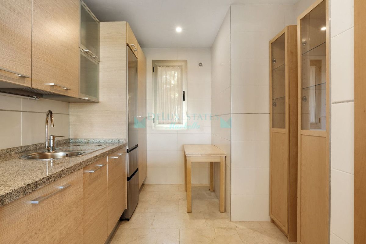 Ground Floor Apartment for sale in Benahavis