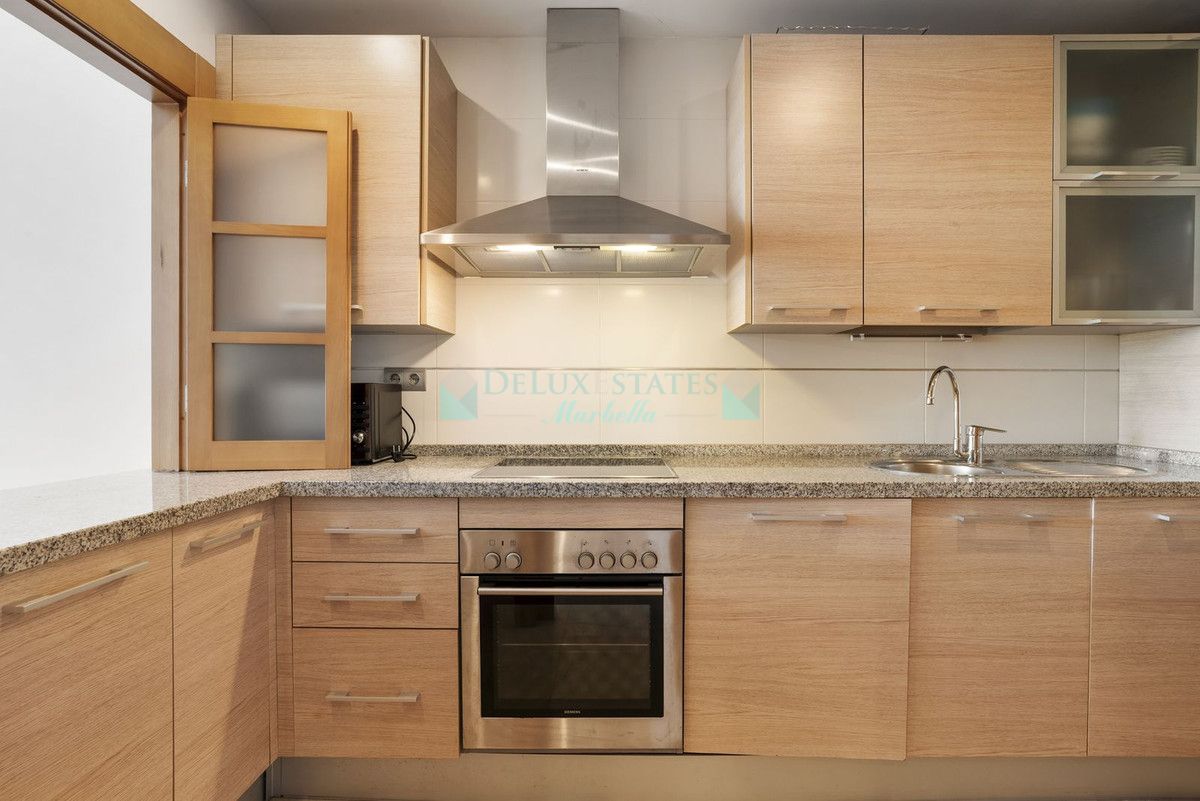 Ground Floor Apartment for sale in Benahavis