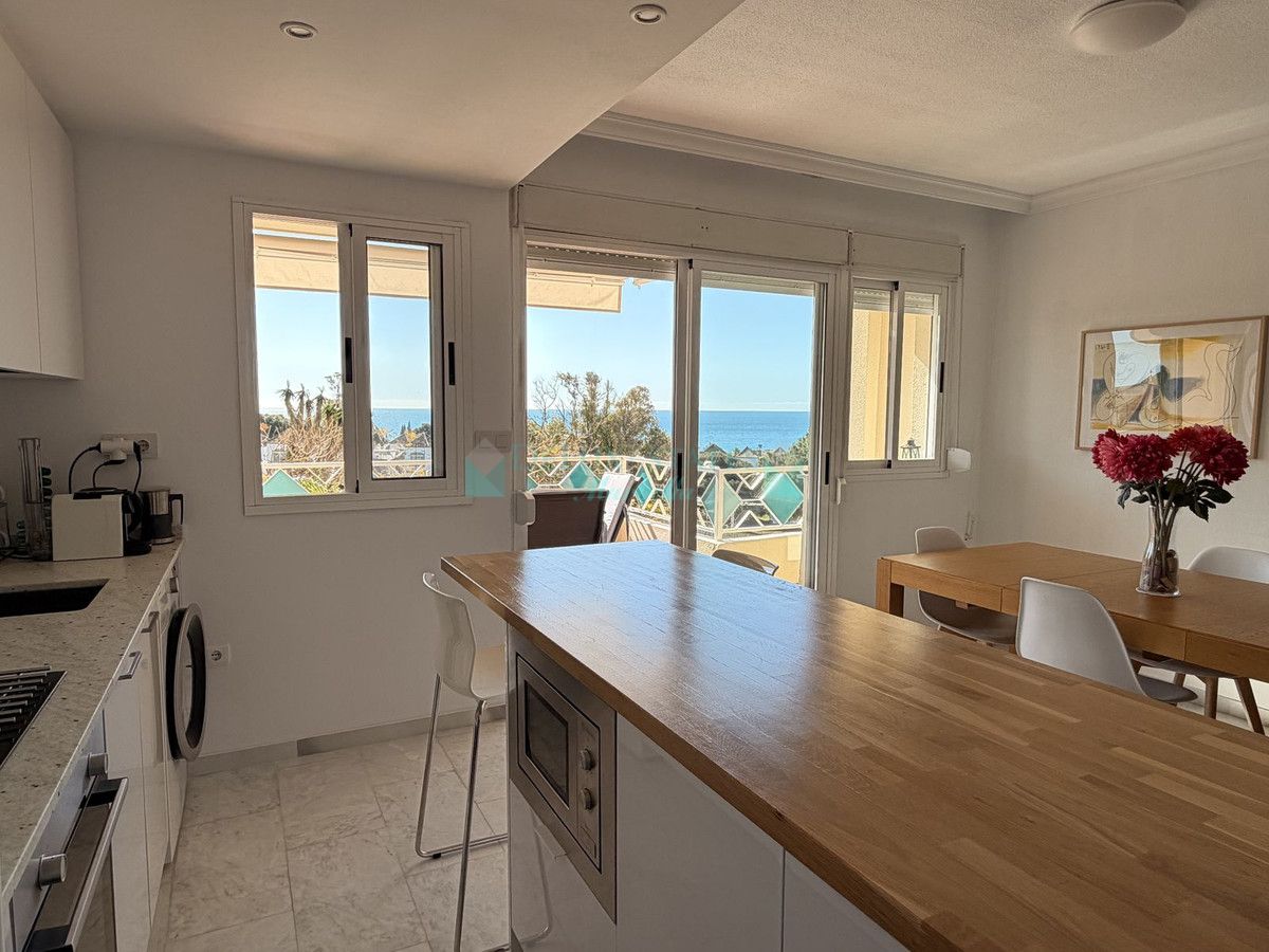 Apartamento en venta en Costabella, Marbella Este