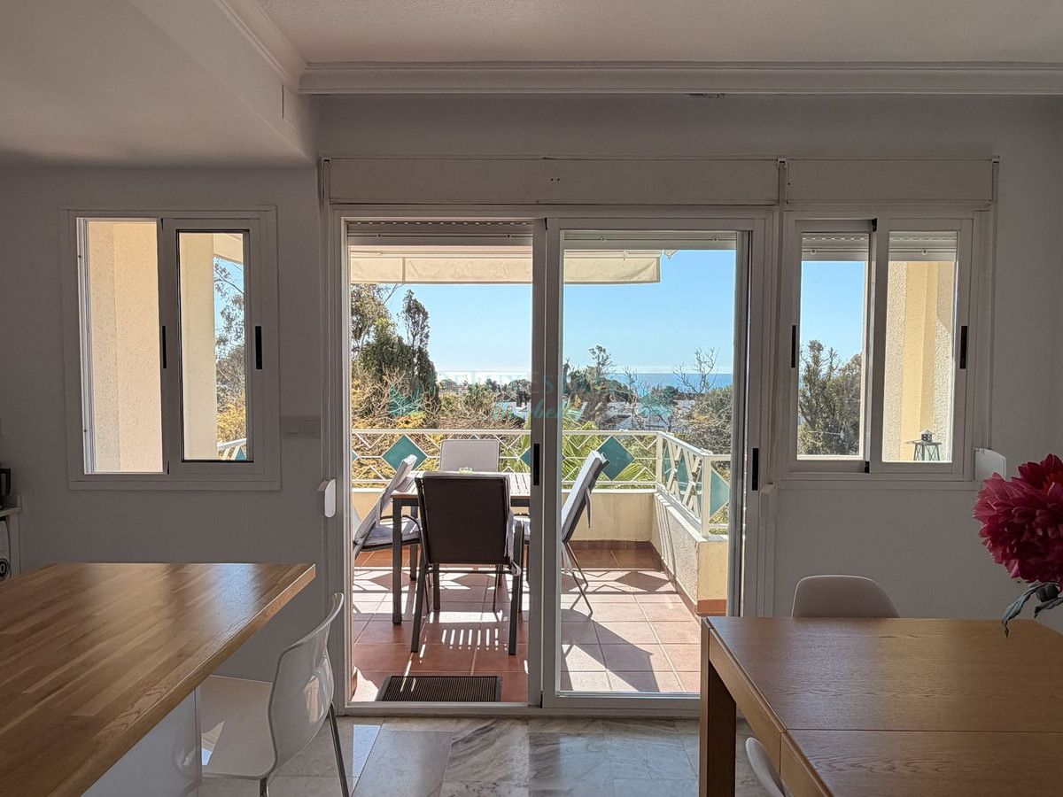 Apartamento en venta en Costabella, Marbella Este