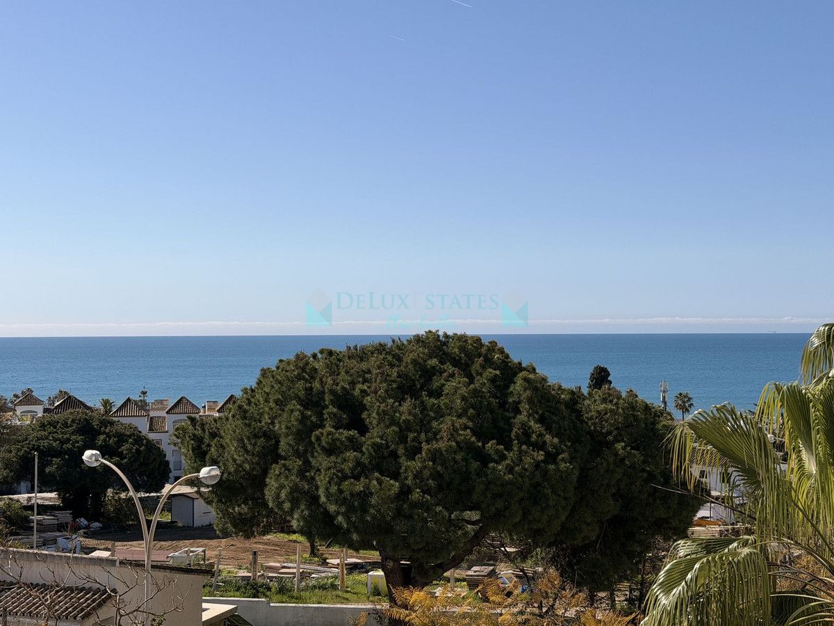 Apartamento en venta en Costabella, Marbella Este