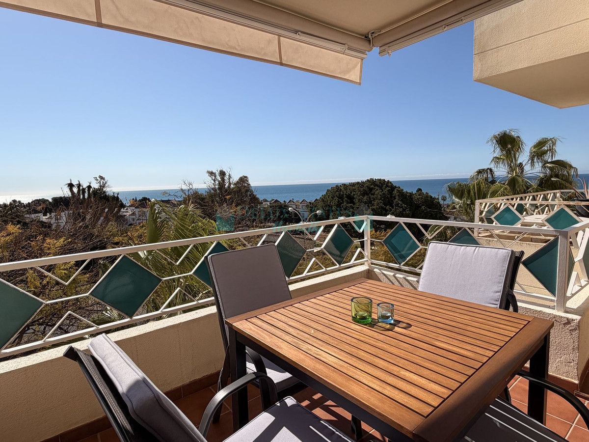 Apartamento en venta en Costabella, Marbella Este