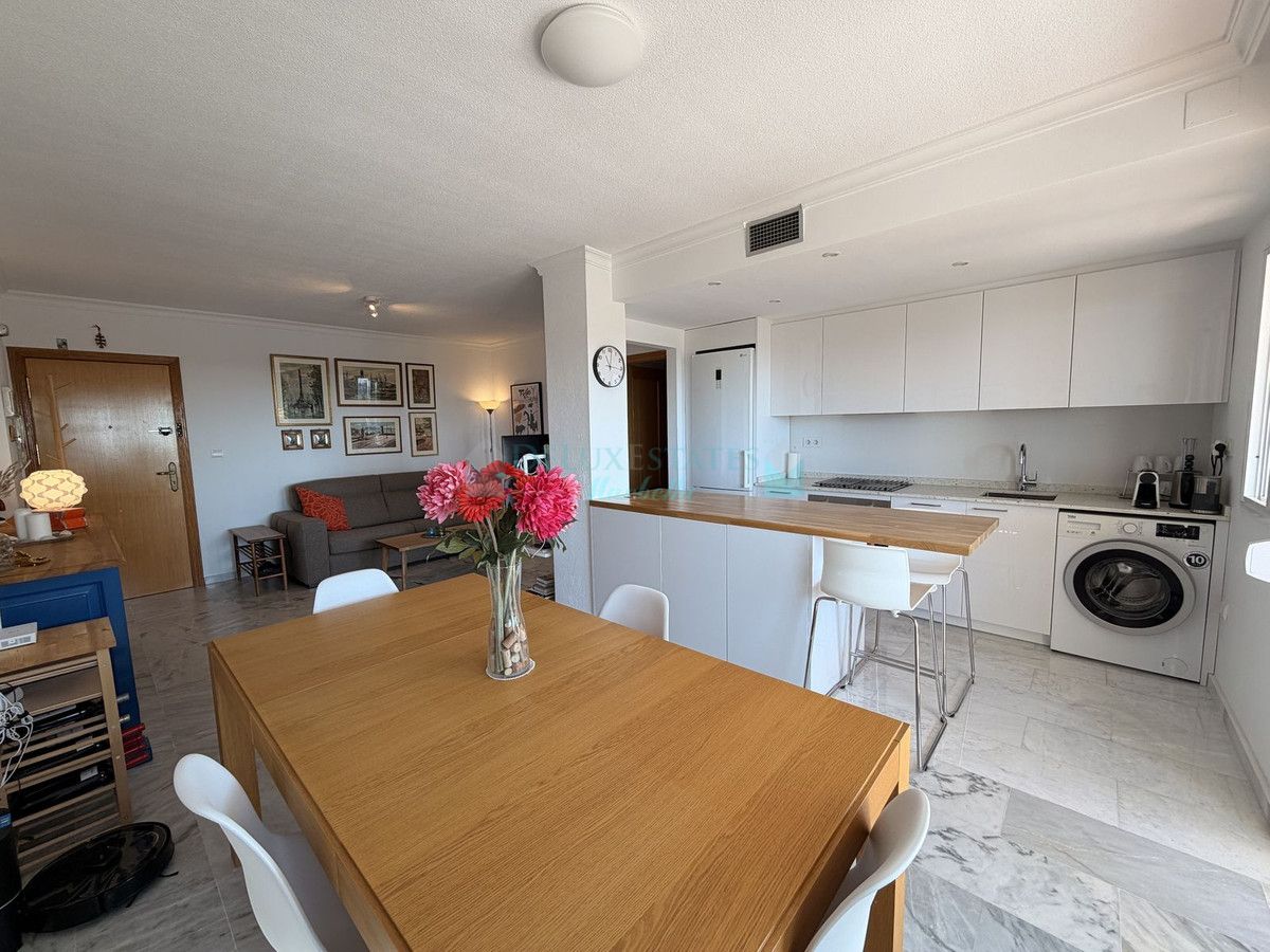 Apartamento en venta en Costabella, Marbella Este