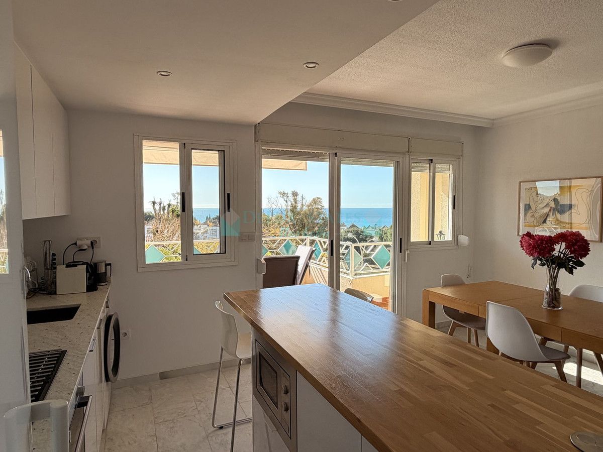 Apartamento en venta en Costabella, Marbella Este