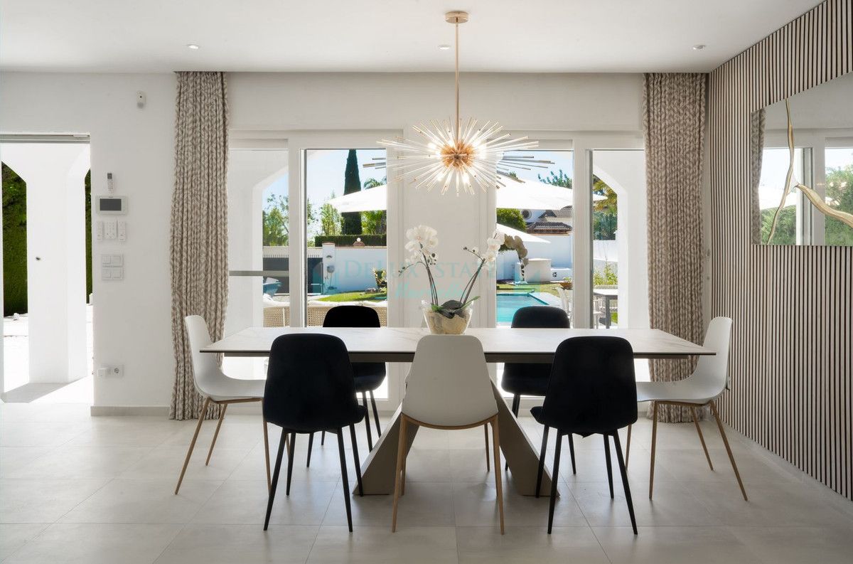 Villa for sale in Estepona