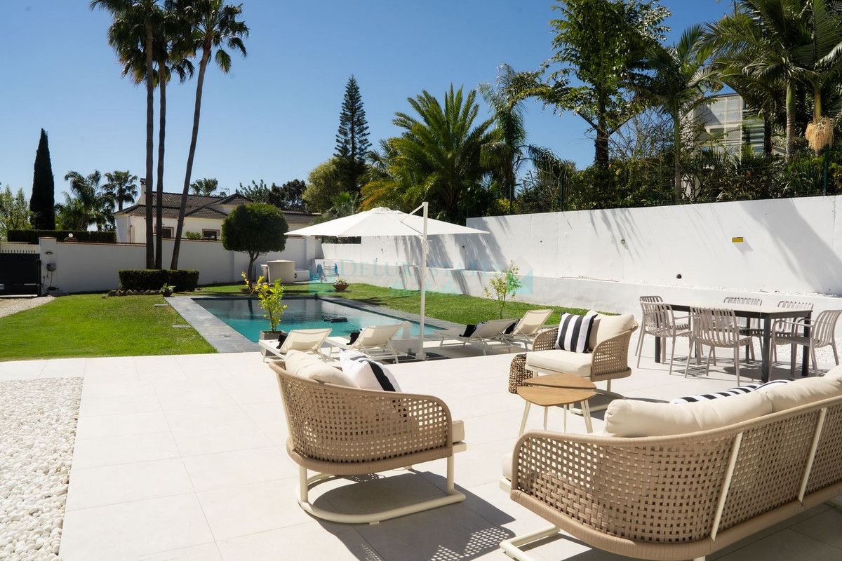 Villa for sale in Estepona