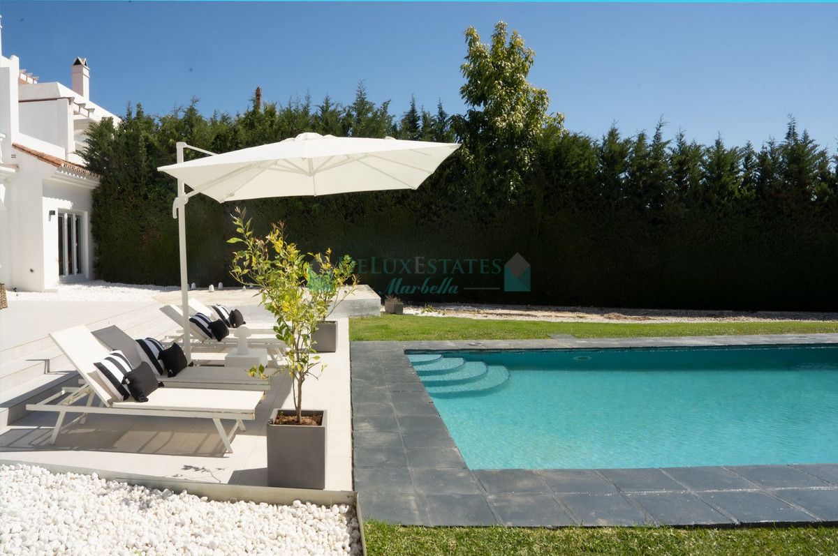 Villa for sale in Estepona