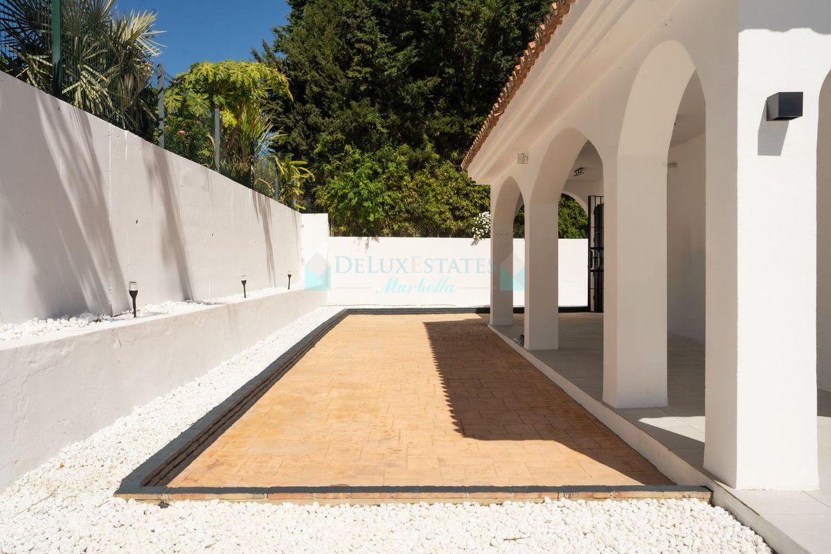 Villa for sale in Estepona