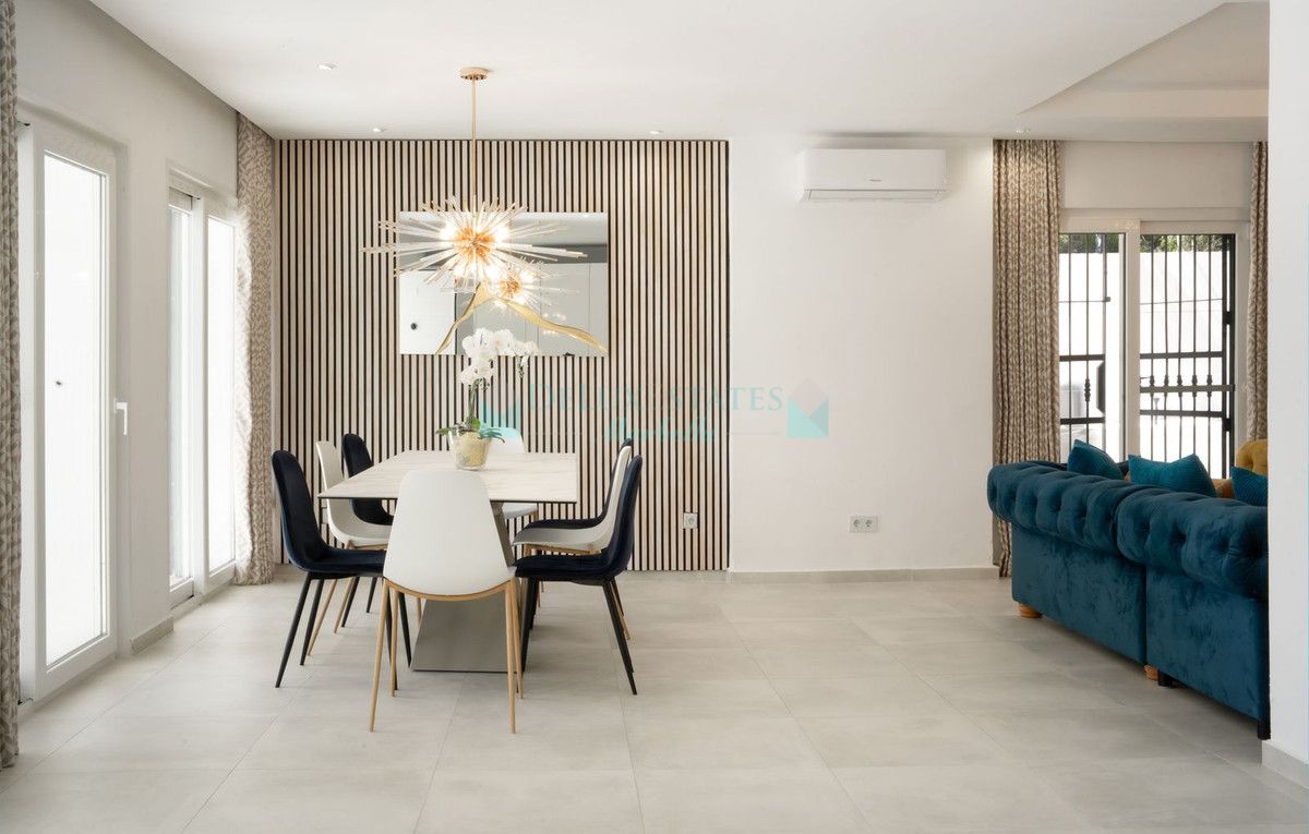 Villa for sale in Estepona