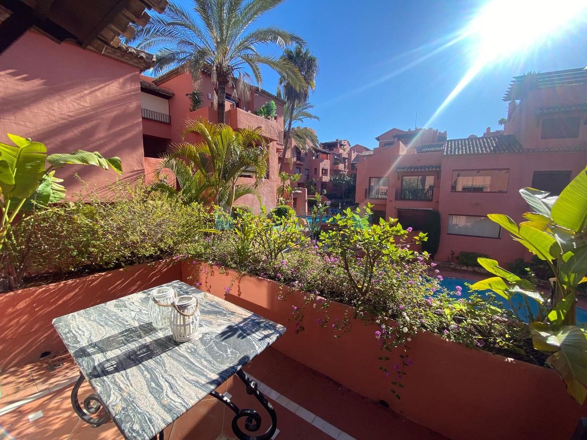 Apartment for sale in Elviria, Marbella East