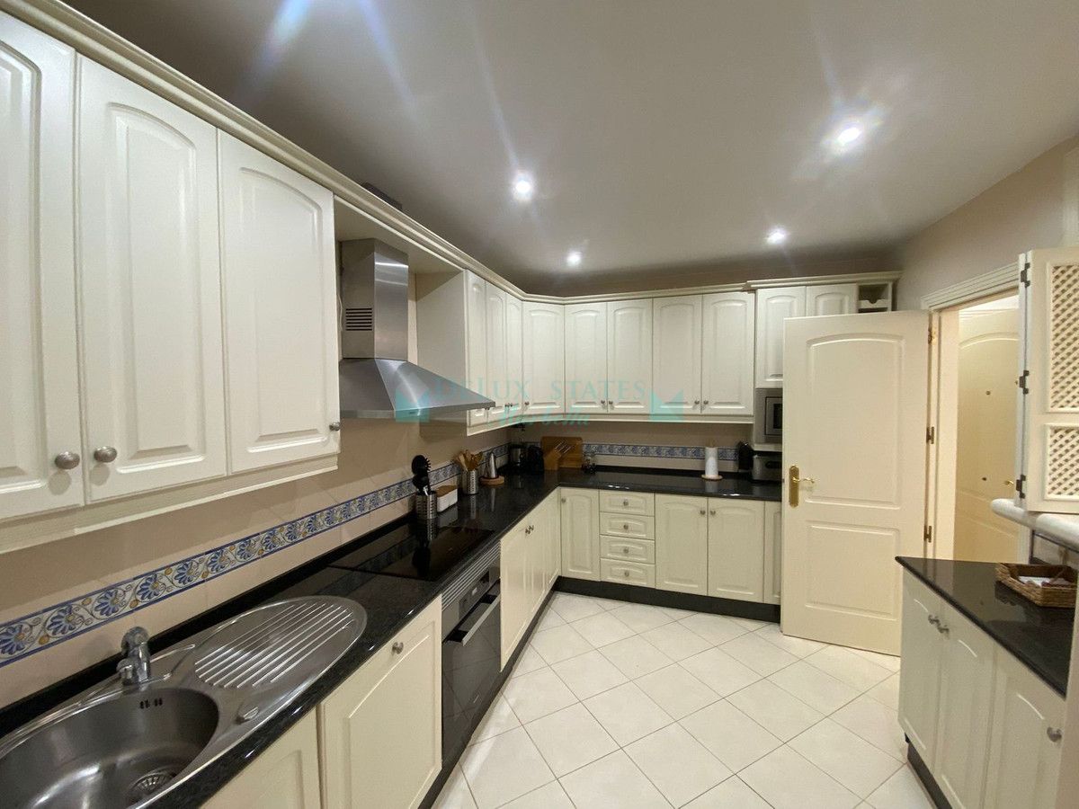 Apartment for sale in Elviria, Marbella East