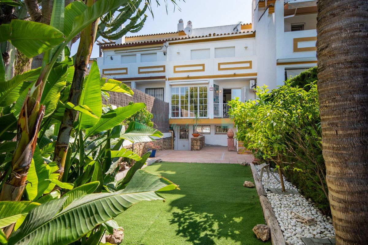 Town House for sale in Estepona