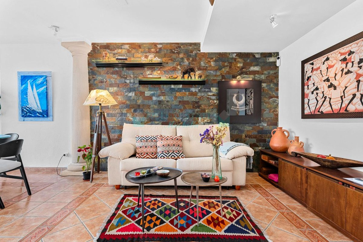 Town House for sale in Estepona