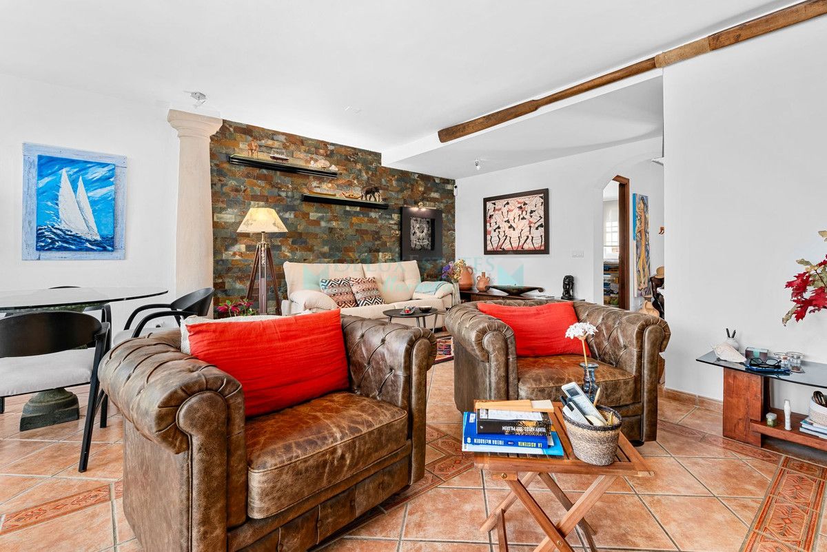 Town House for sale in Estepona