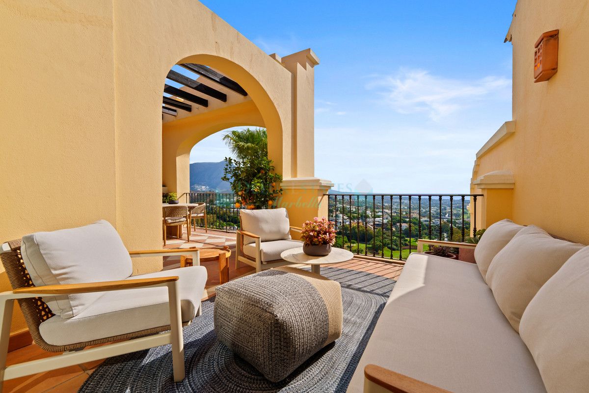 Penthouse for sale in Benahavis
