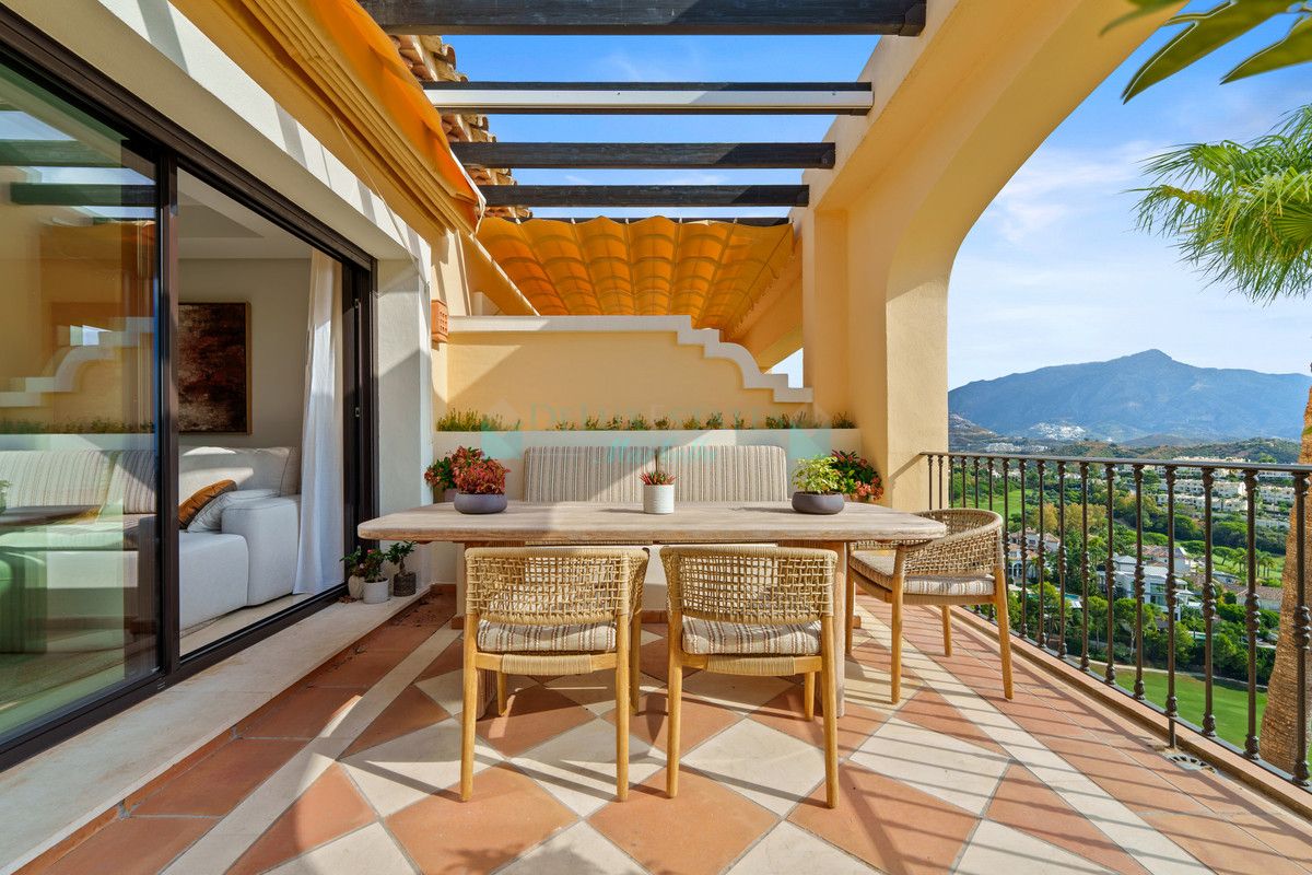 Penthouse for sale in Benahavis