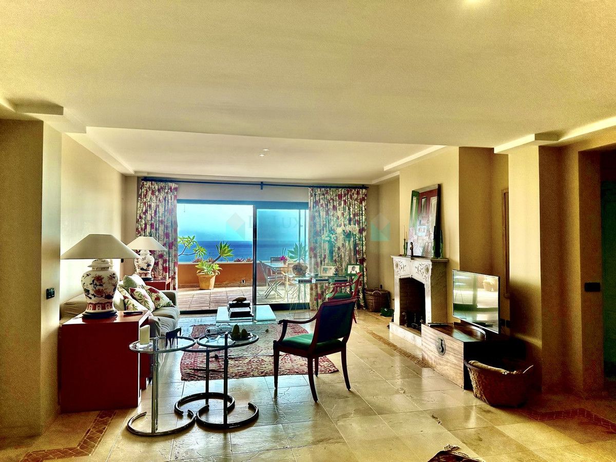 Penthouse for sale in El Rosario, Marbella East