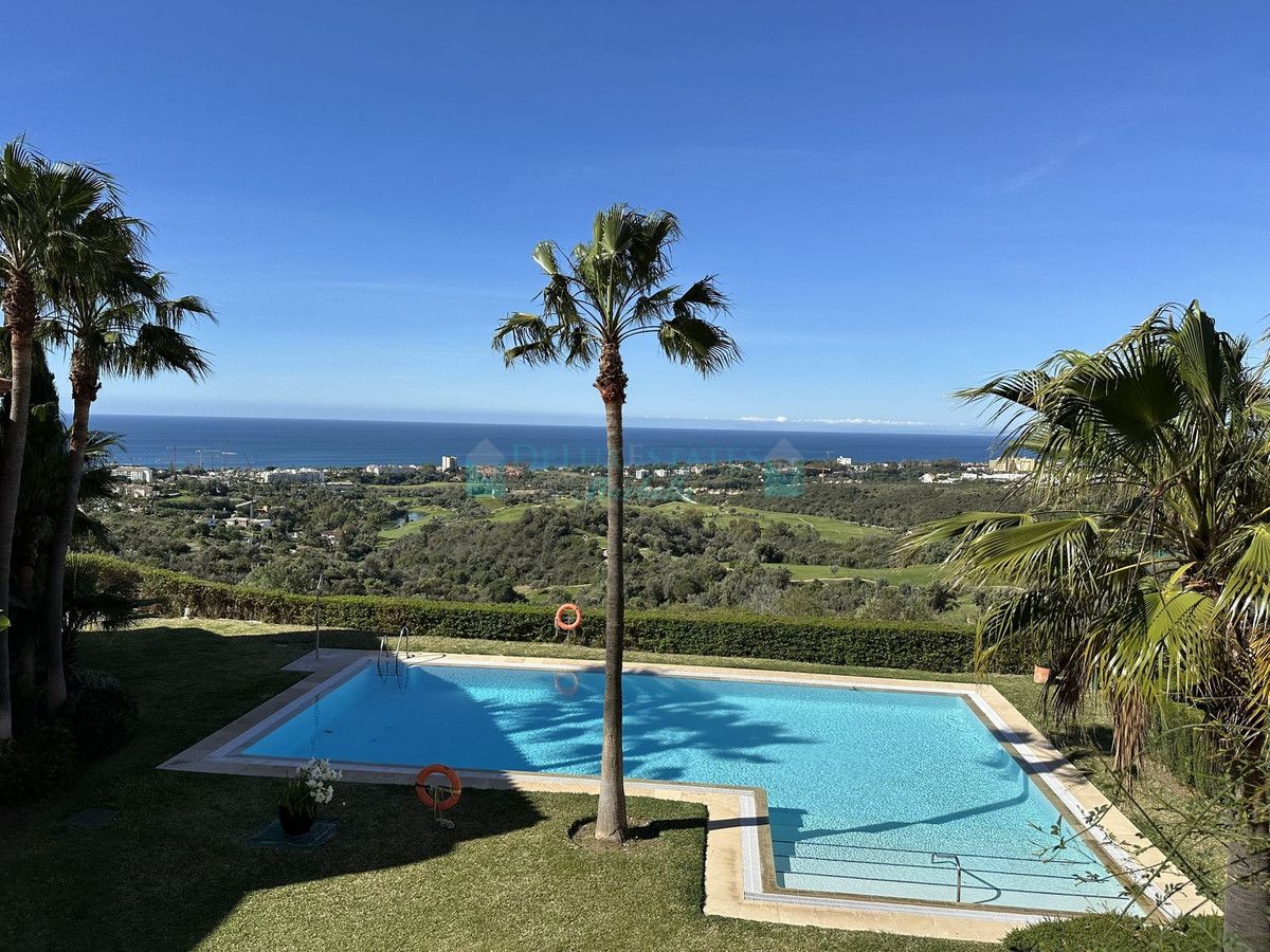 Penthouse for sale in El Rosario, Marbella East