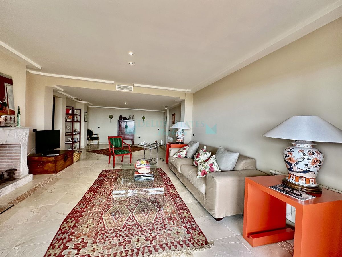 Penthouse for sale in El Rosario, Marbella East