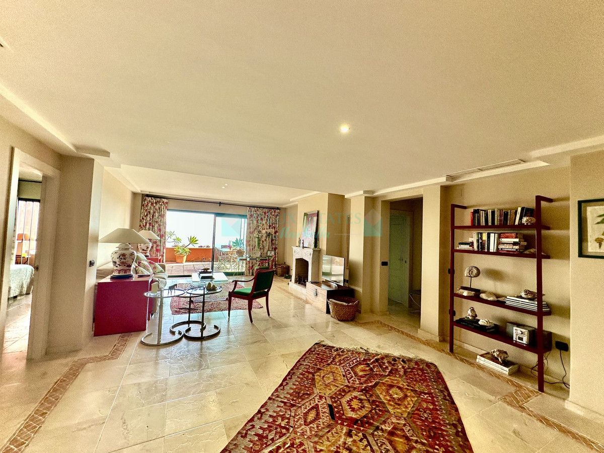 Penthouse for sale in El Rosario, Marbella East