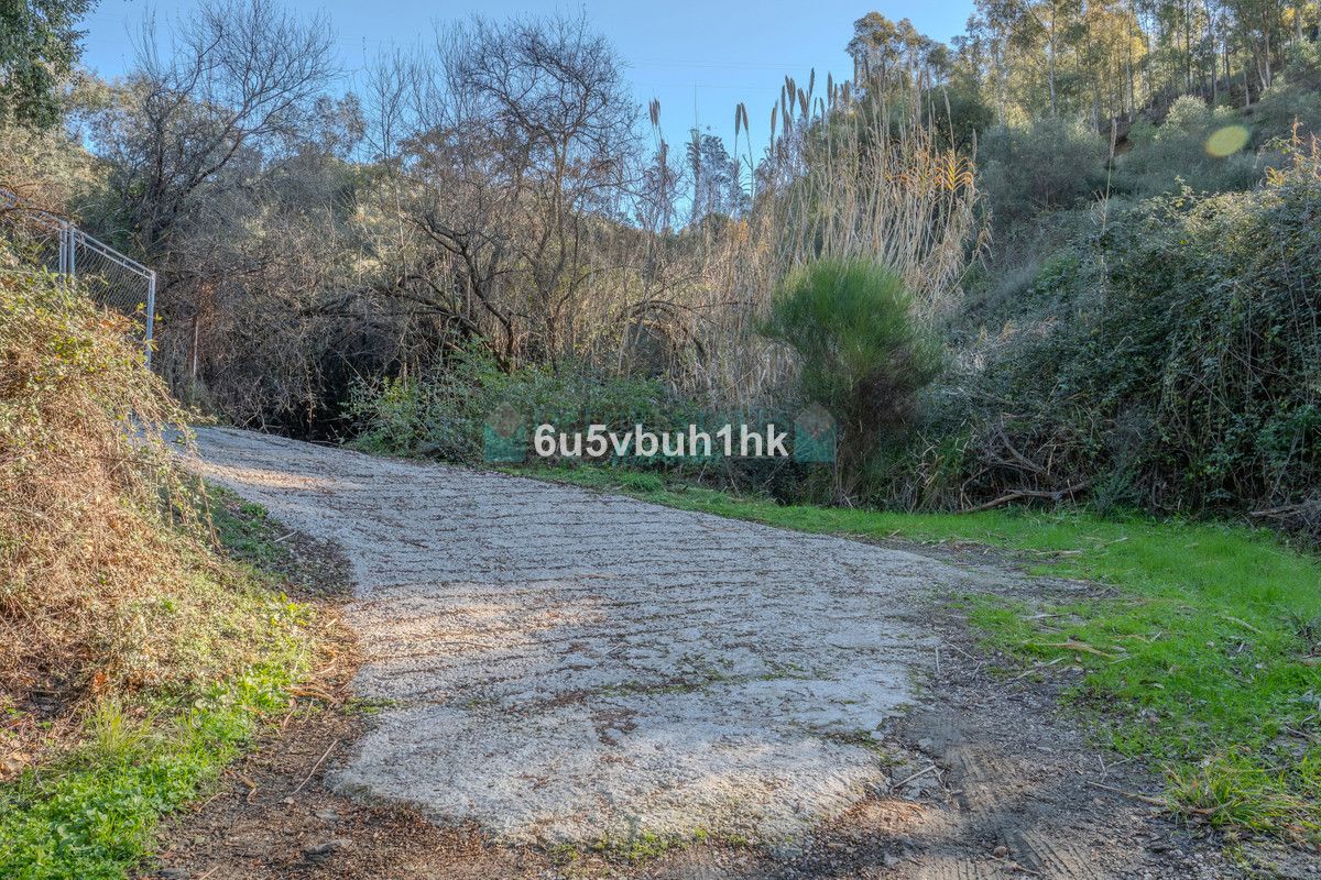 Plot for sale in Ojen