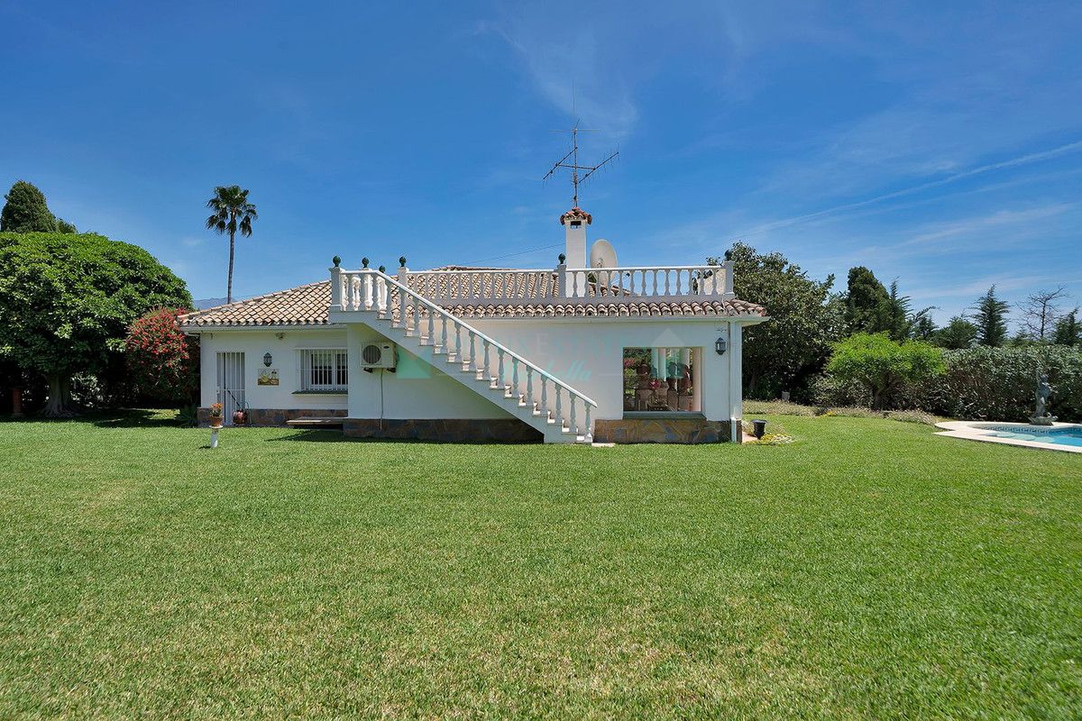 Villa en venta en El Paraiso, Estepona