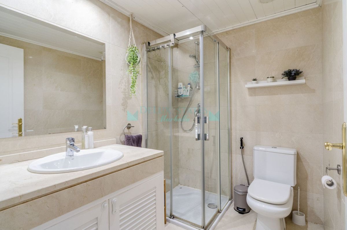 Apartment for sale in Los Arqueros, Benahavis