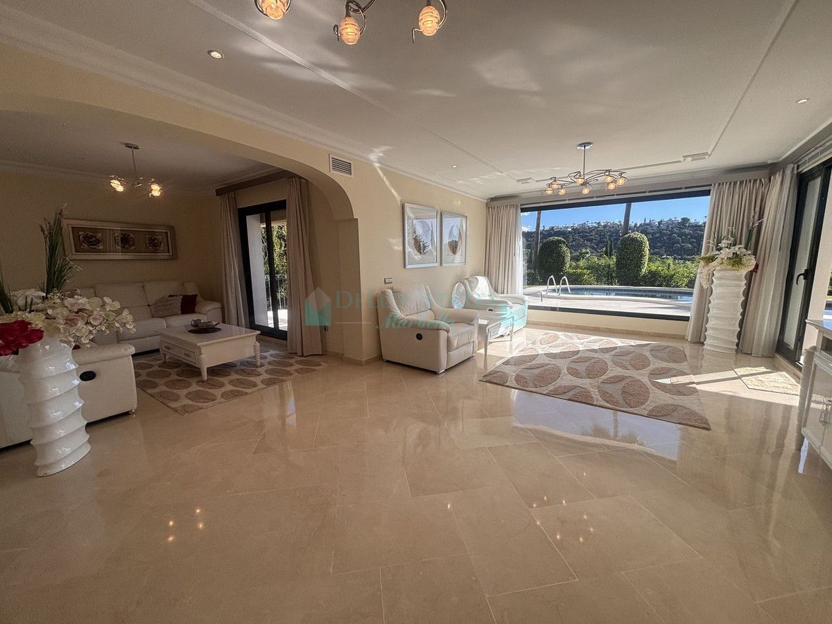 Villa for sale in Benahavis