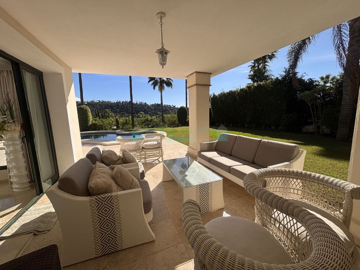 Villa for sale in Benahavis
