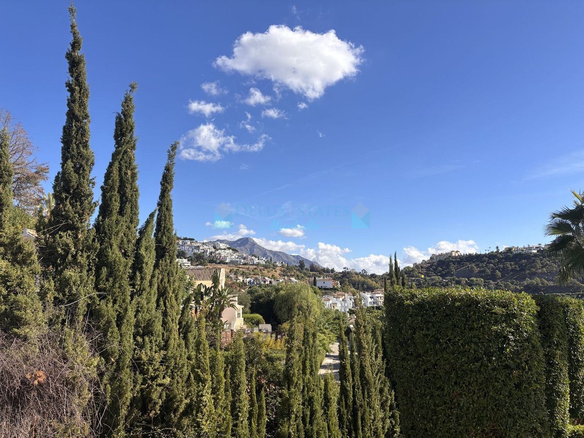 Villa for sale in Benahavis