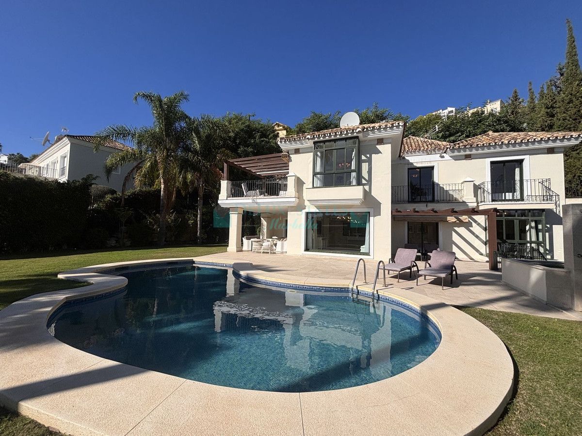 Villa for sale in Benahavis