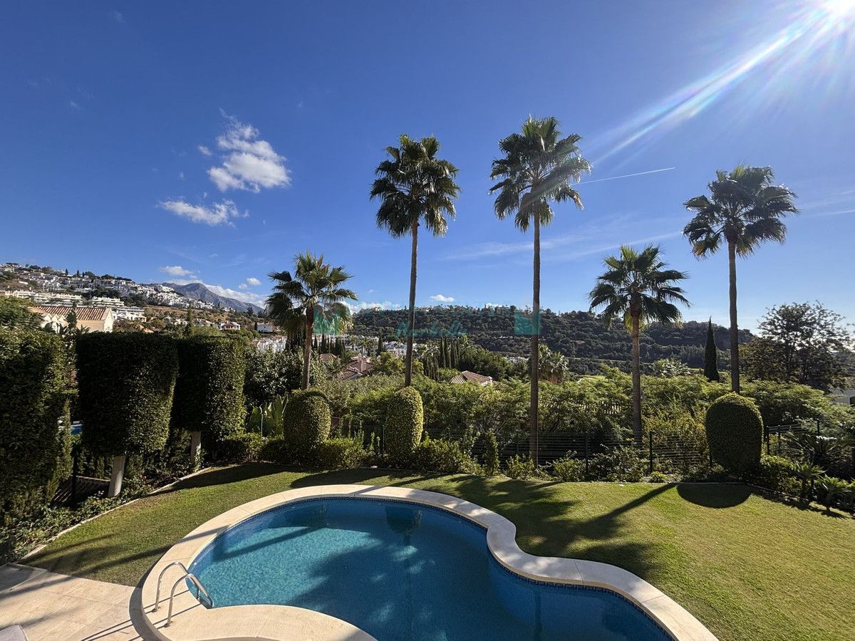 Villa for sale in Benahavis
