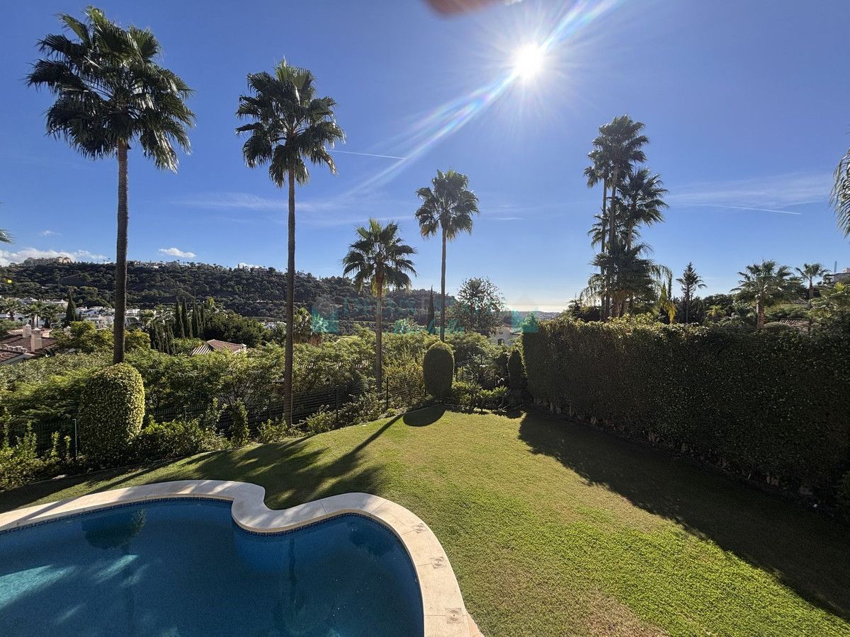 Villa for sale in Benahavis