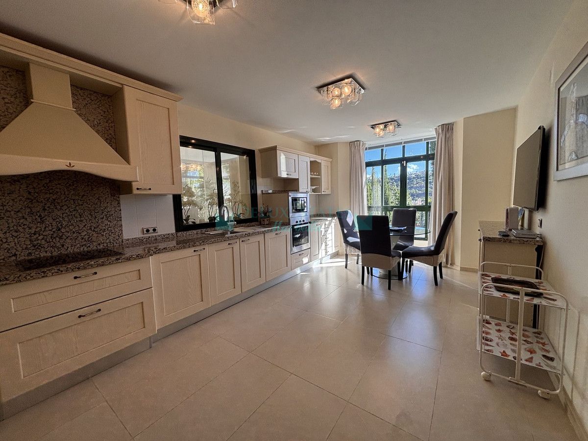 Villa for sale in Benahavis