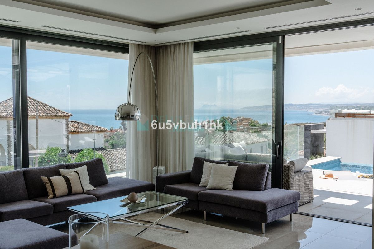 Villa for sale in Estepona